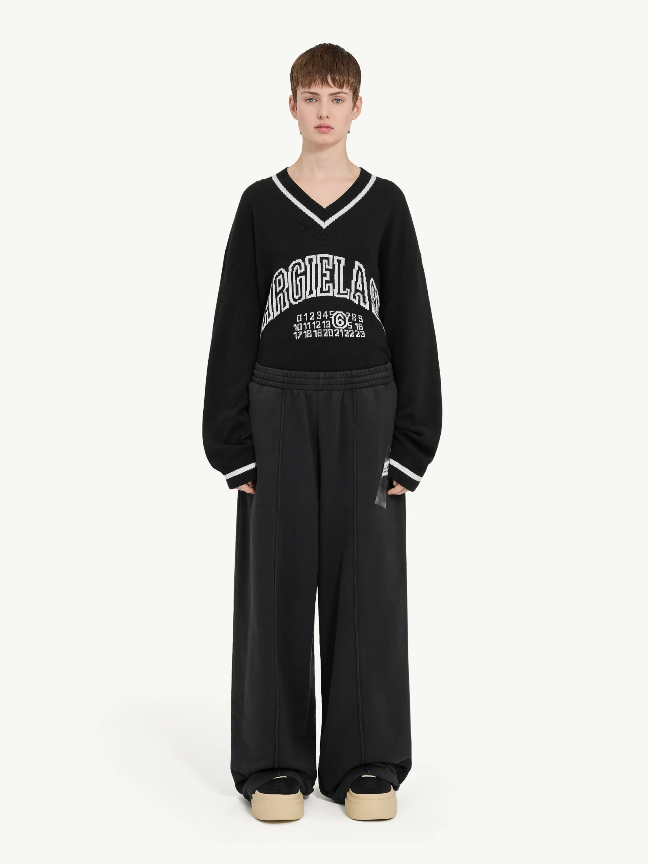 Женские брюки MM6 Maison Margiela Outside Stitch Black