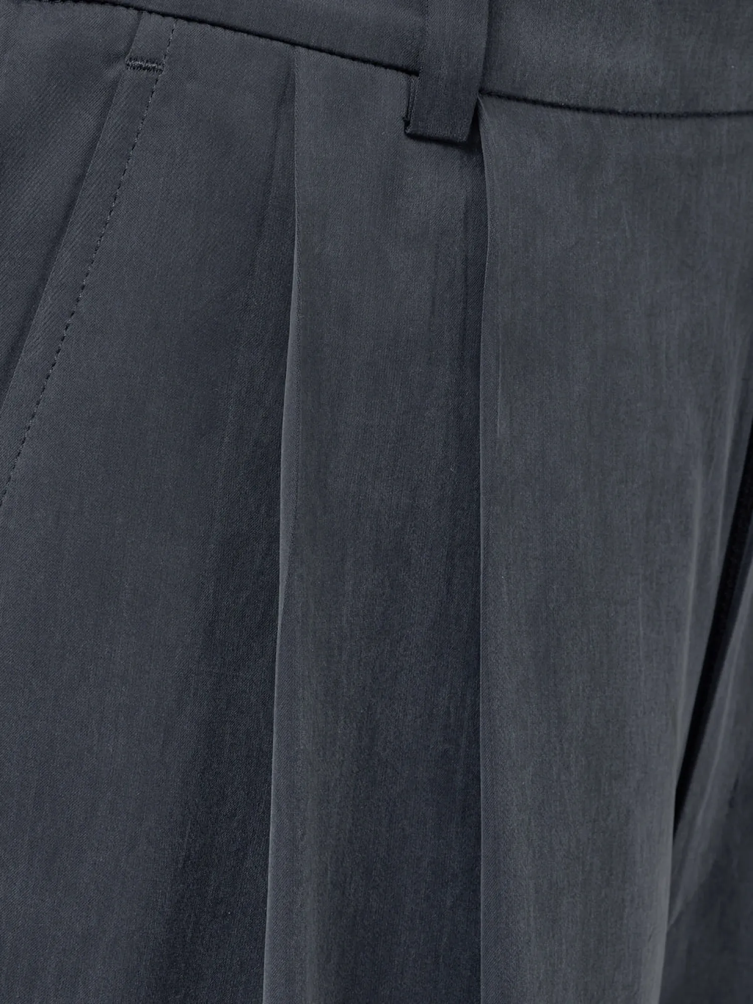 Брюки AMOMENTO Cupro Two Tuck Pants Charcoal