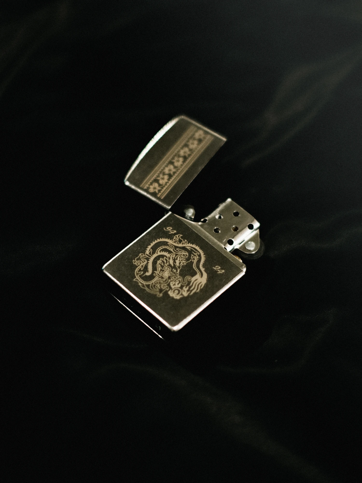 Зажигалка MAHARISHI 1376 Thar Dragon Engraved Zippo Silver
