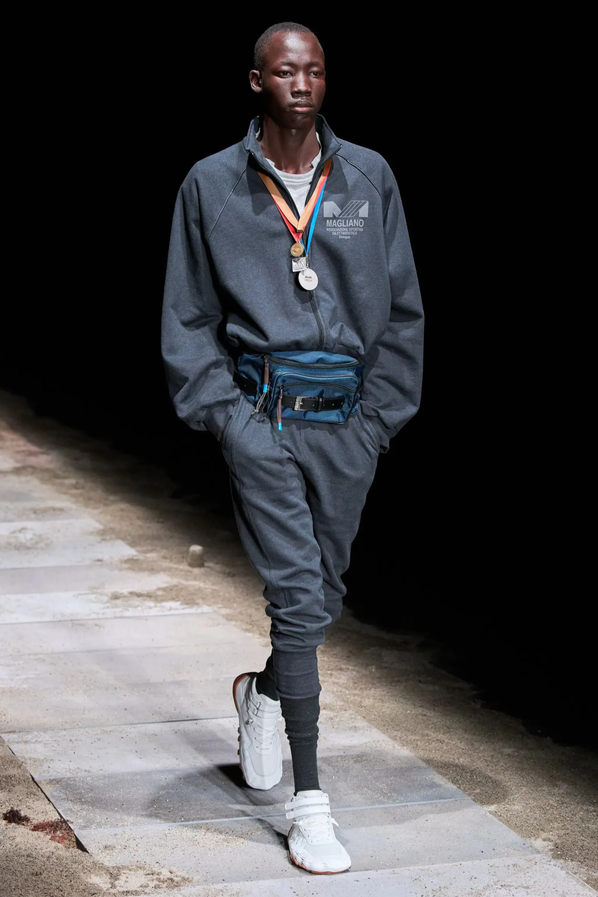 Ночь, зима и морское побережье в Magliano FW’25