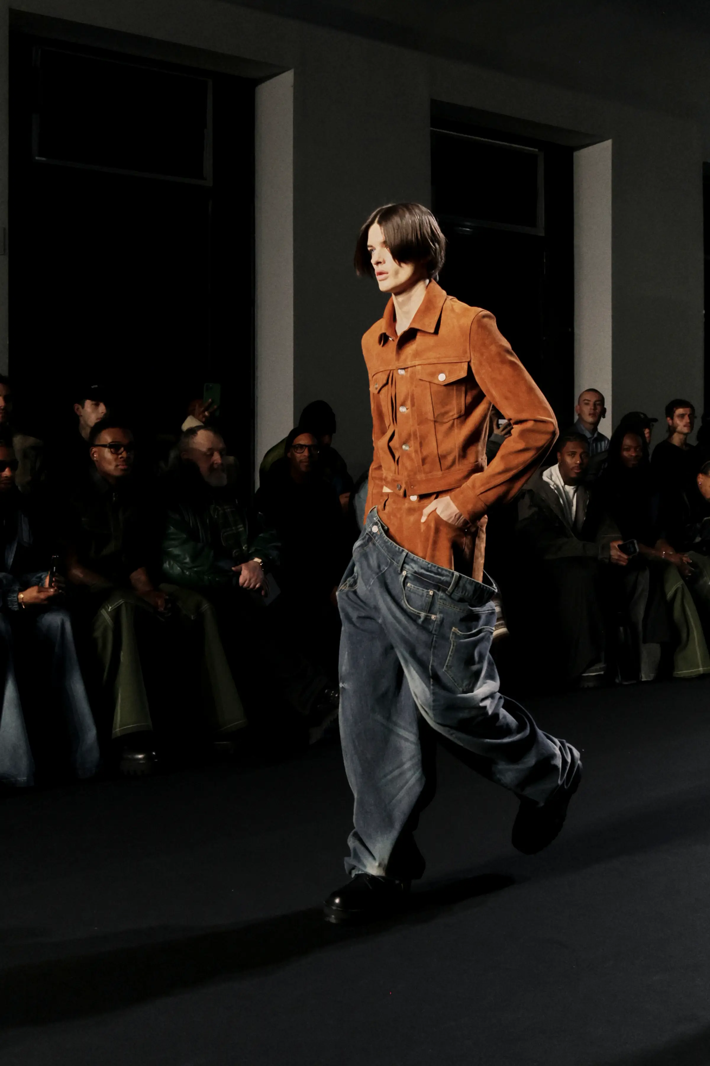Juun.J FW’25 — новое исследование «уличного пошива» и современной классики
