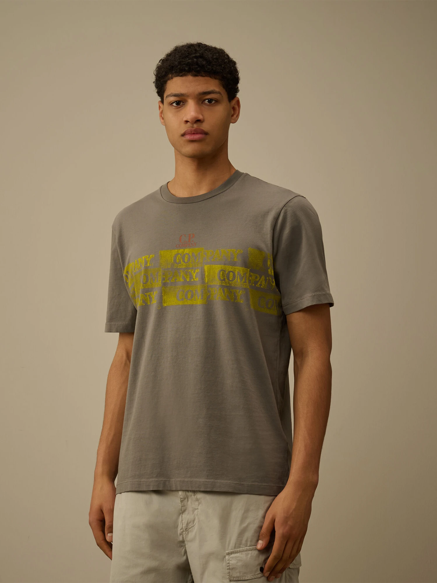 Футболка C.P. Company 24/1 Jersey Horizontal Logo Smoked Pearl