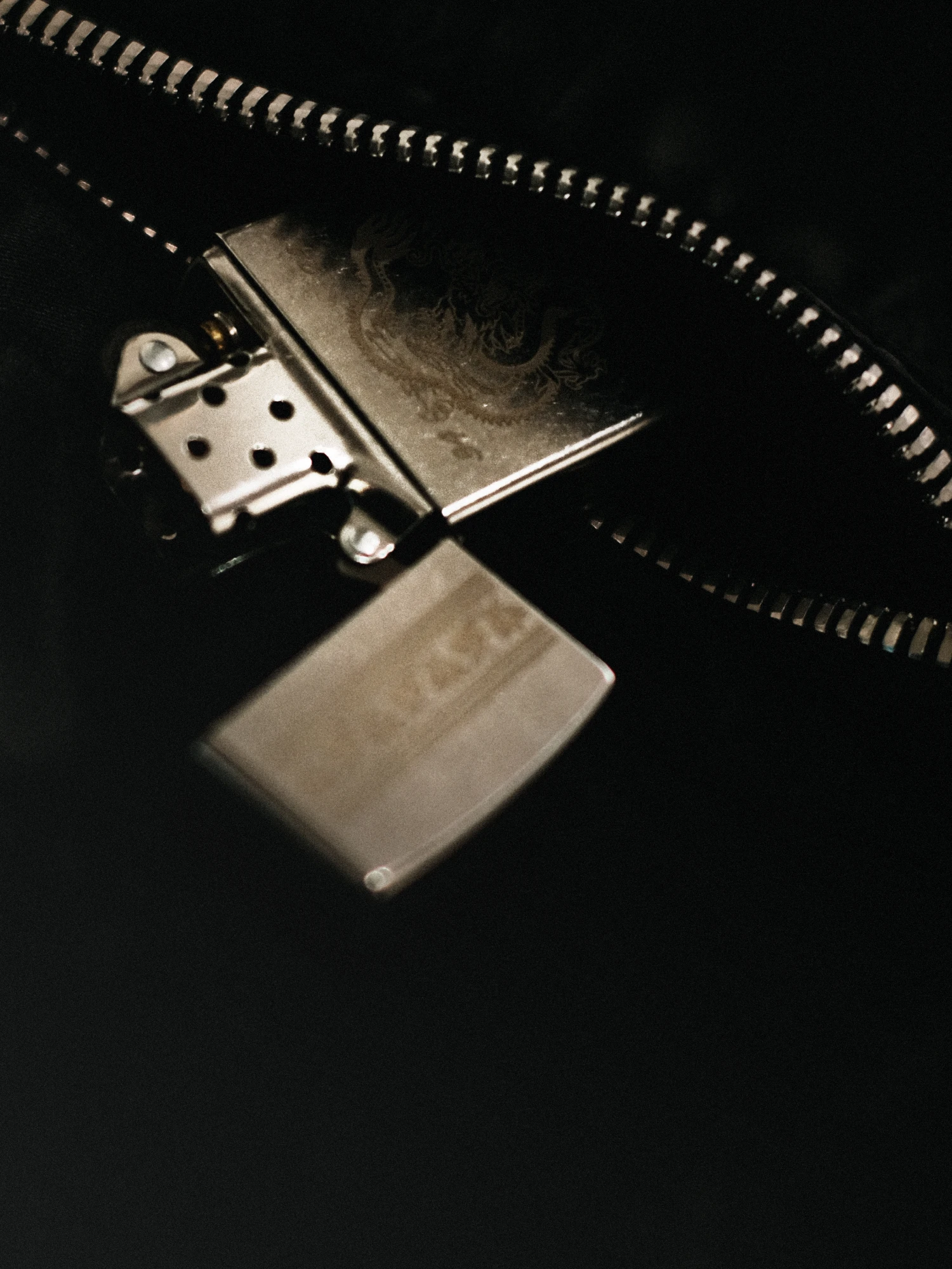 Зажигалка MAHARISHI 1376 Thar Dragon Engraved Zippo Silver