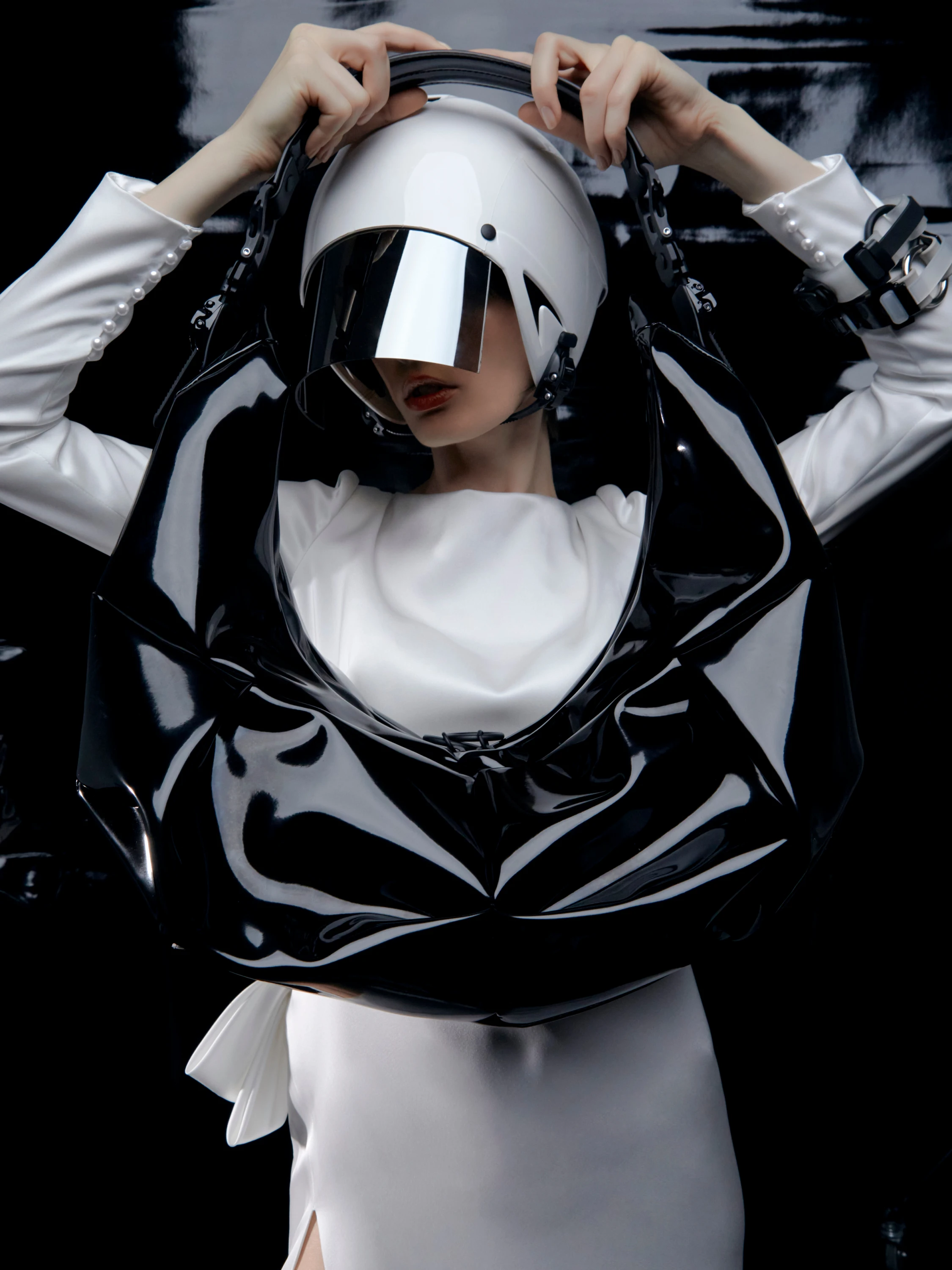 Сумка INNERRAUM Object HM3 Half Moon Shiny 3D Vinyl Black