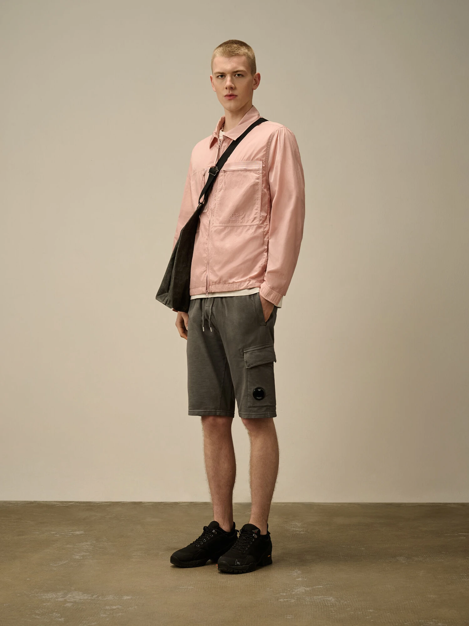 Шорты C.P. Company Light Fleece Cargo Lens Smoked Pearl