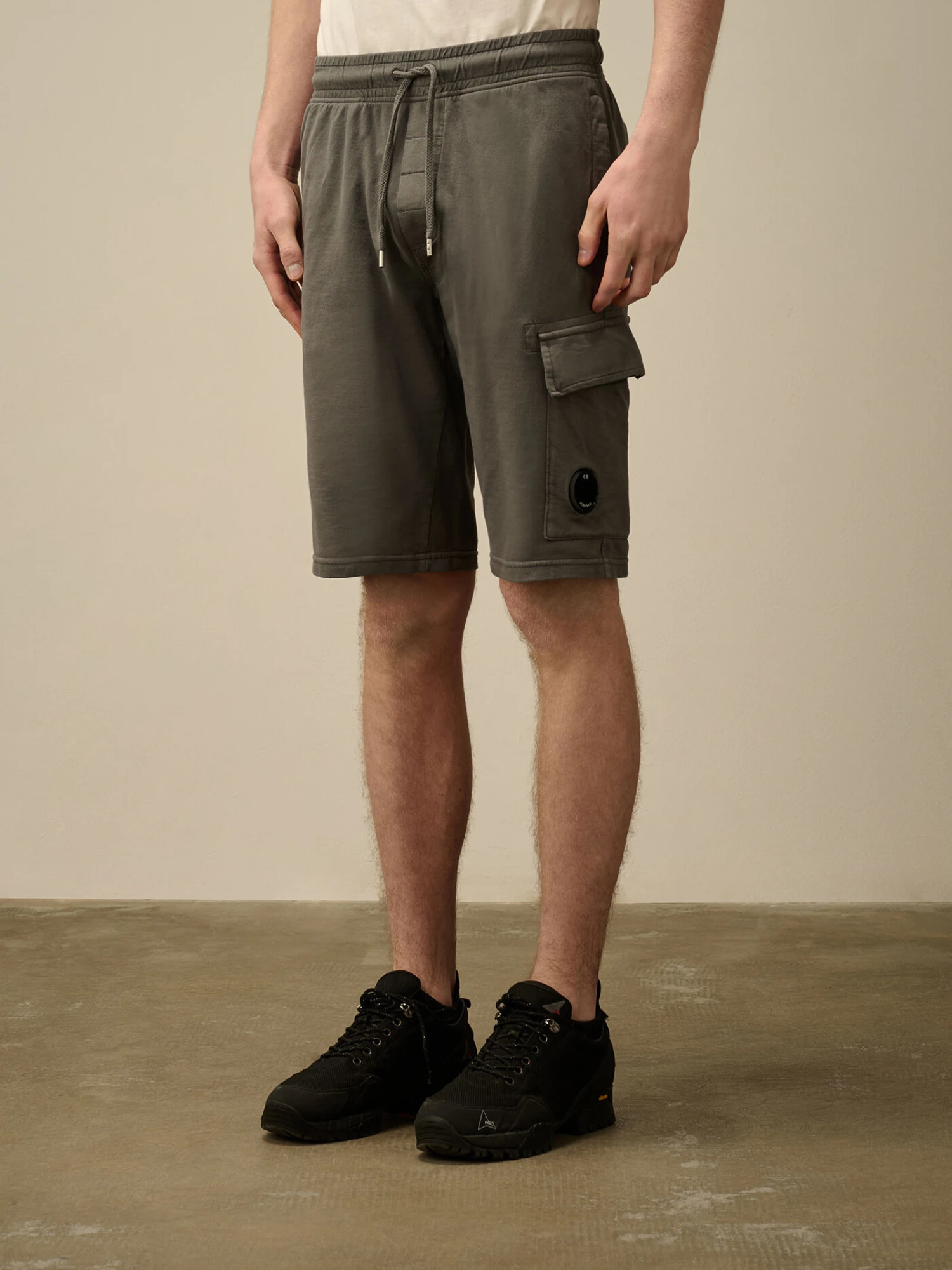 Шорты C.P. Company Light Fleece Cargo Lens Smoked Pearl