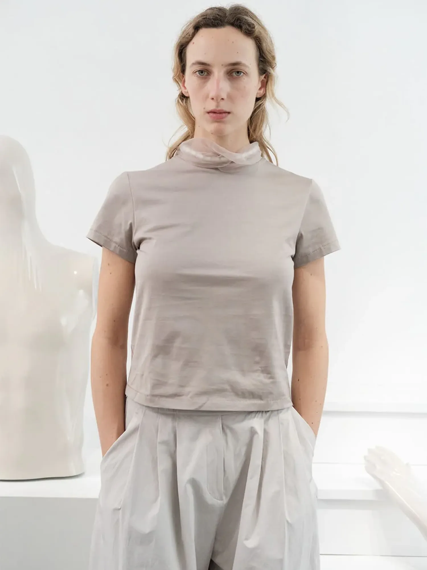 Женская футболка AMOMENTO Basic Grey