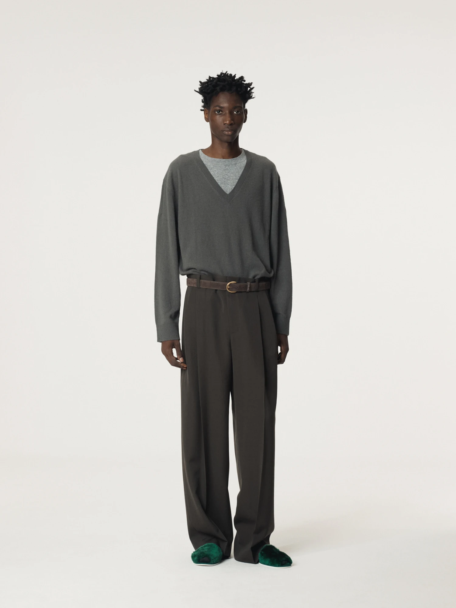 Брюки Recto Styrene Tuck Charcoal Grey