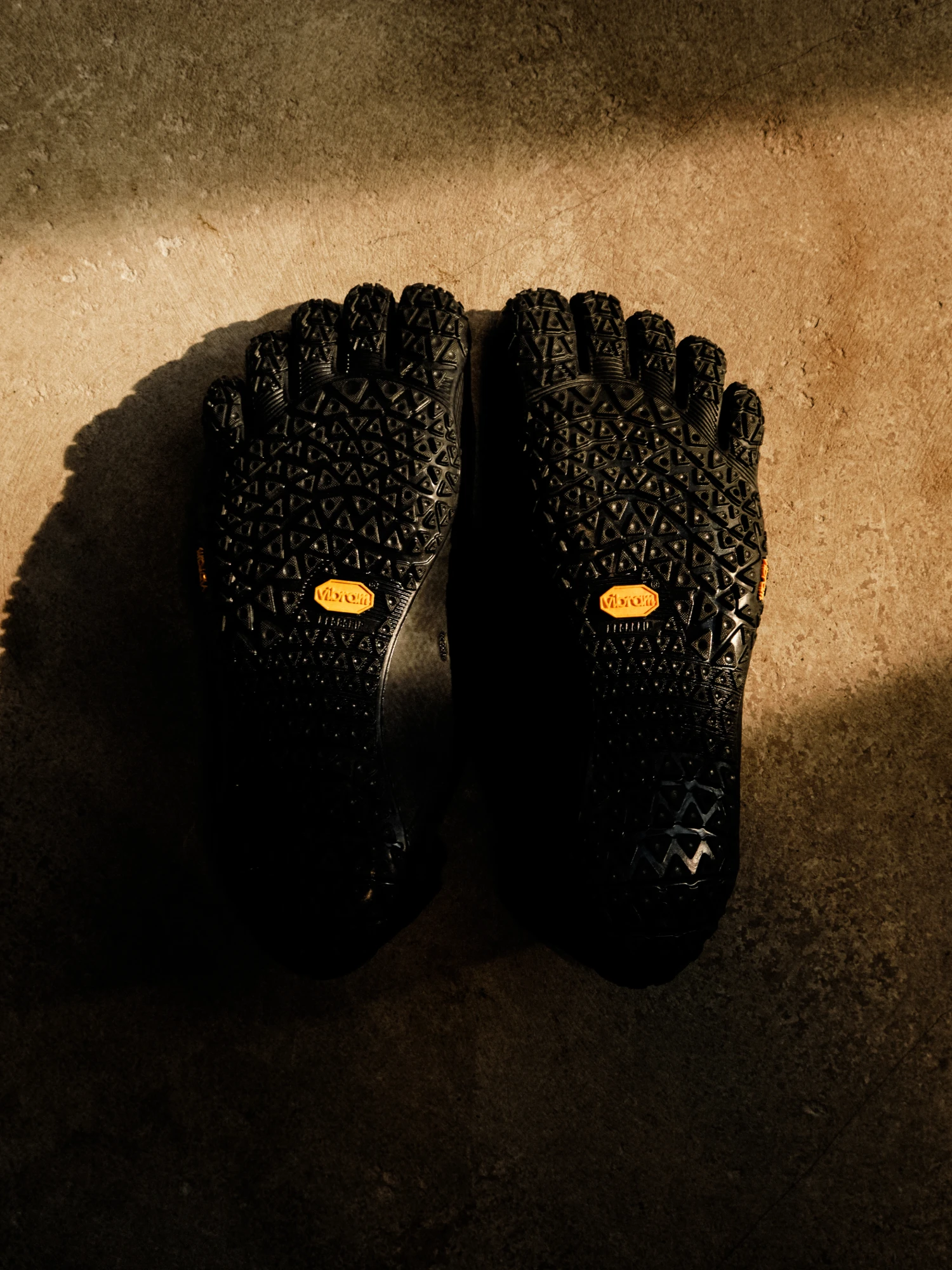 Кроссовки SUICOKE VIBRAM 5FINGERS Humamphibiab Black