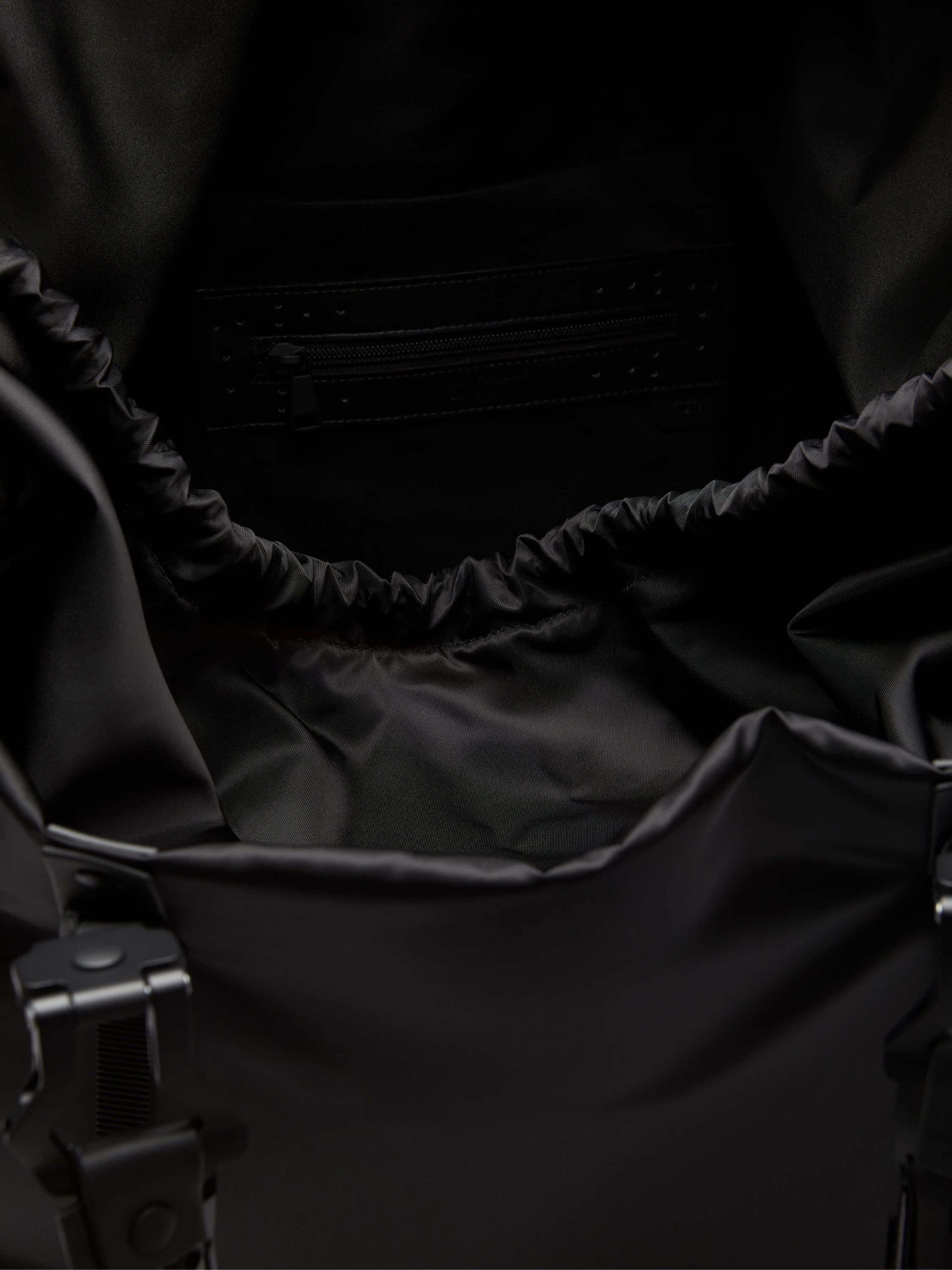 Тоут INNERRAUM Object I95 Horizontal Shiny Matt Black