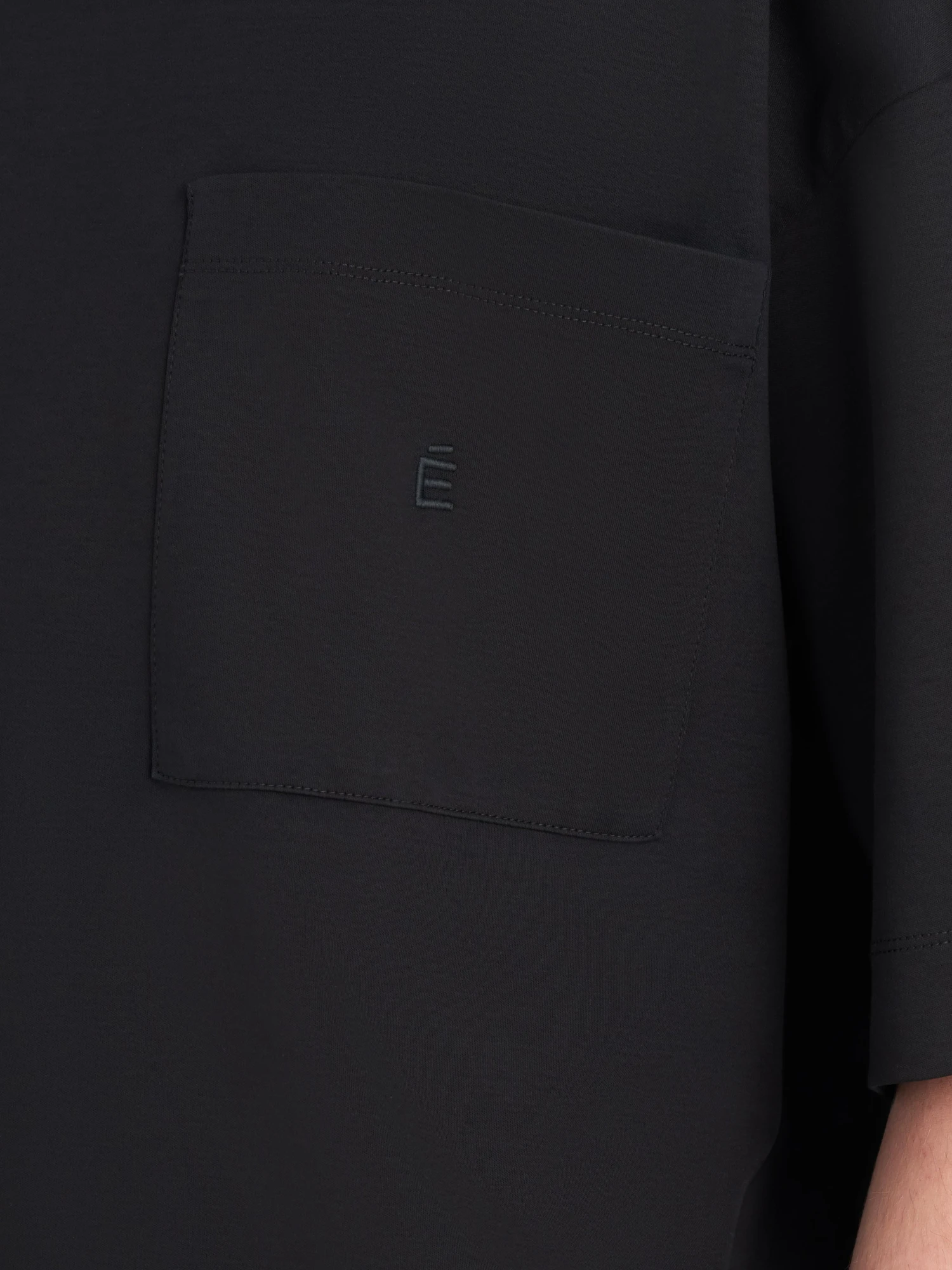 Футболка Études Oversized Pocket É Black