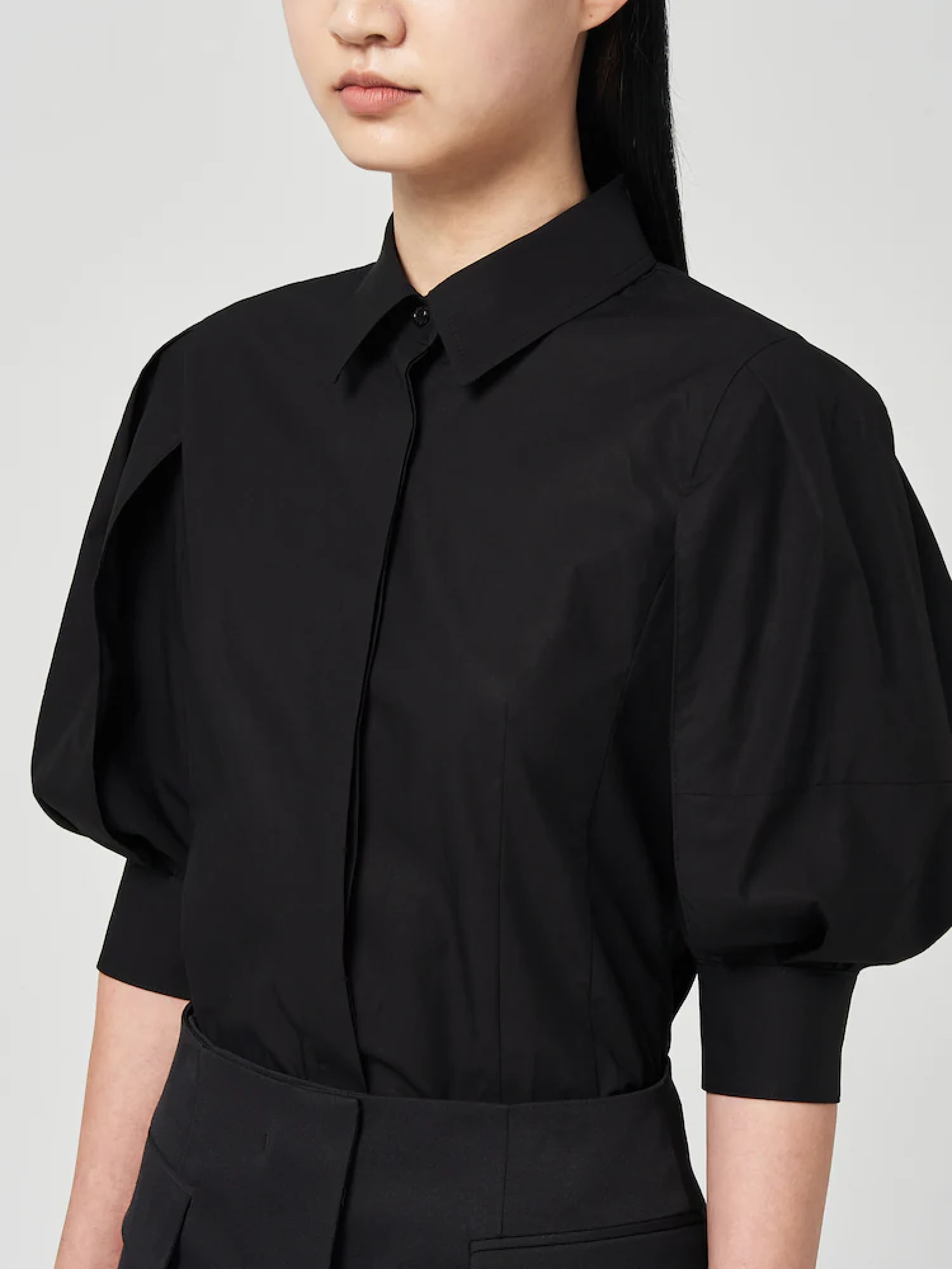 Женская рубашка JUUN.J Volume Sleeve Slim Blouse Black