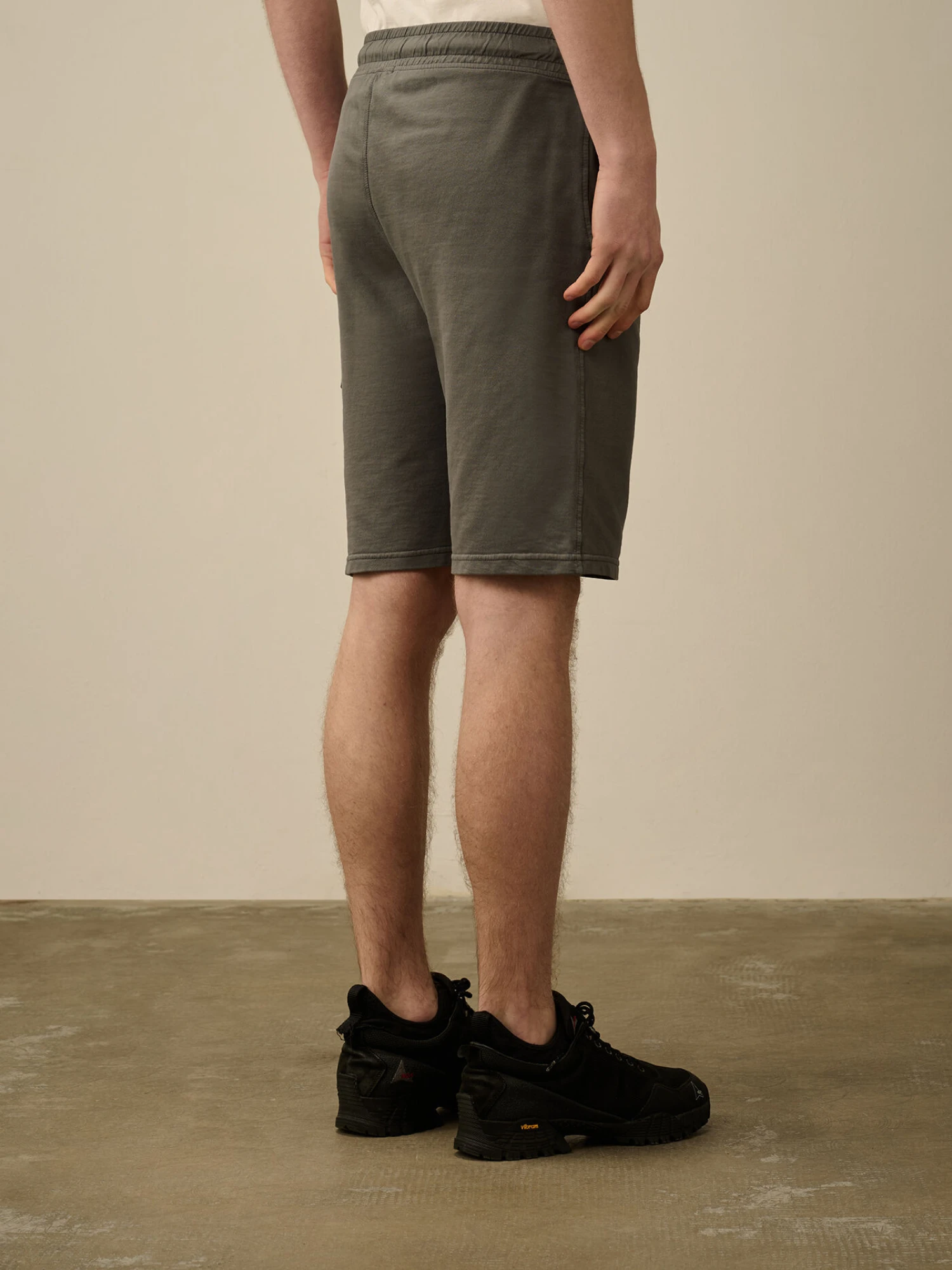 Шорты C.P. Company Light Fleece Cargo Lens Smoked Pearl