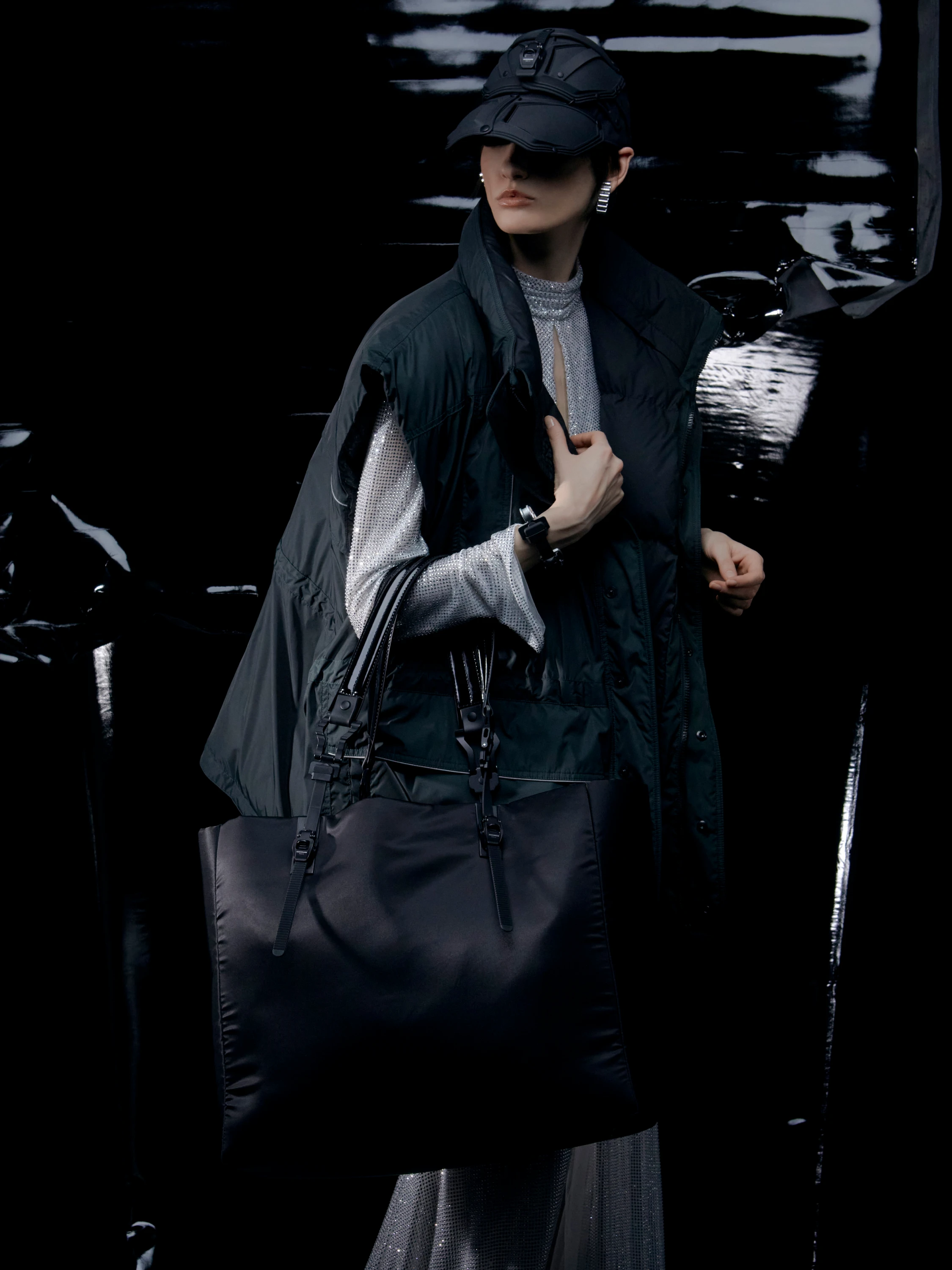 Тоут INNERRAUM Object I95 Horizontal Shiny Matt Black