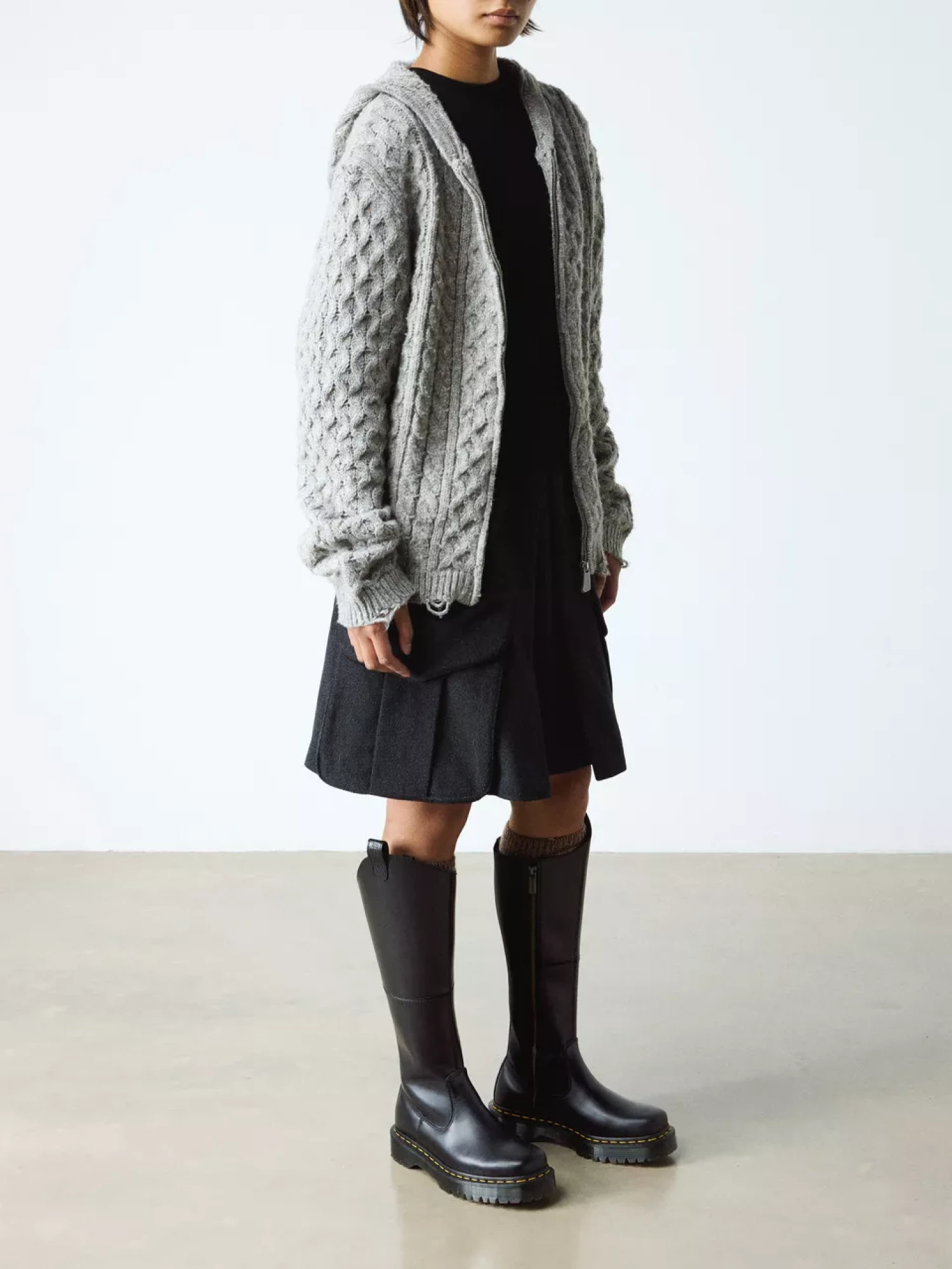 Женские сапоги Dr. Martens Amaayah Knee High Leather Black