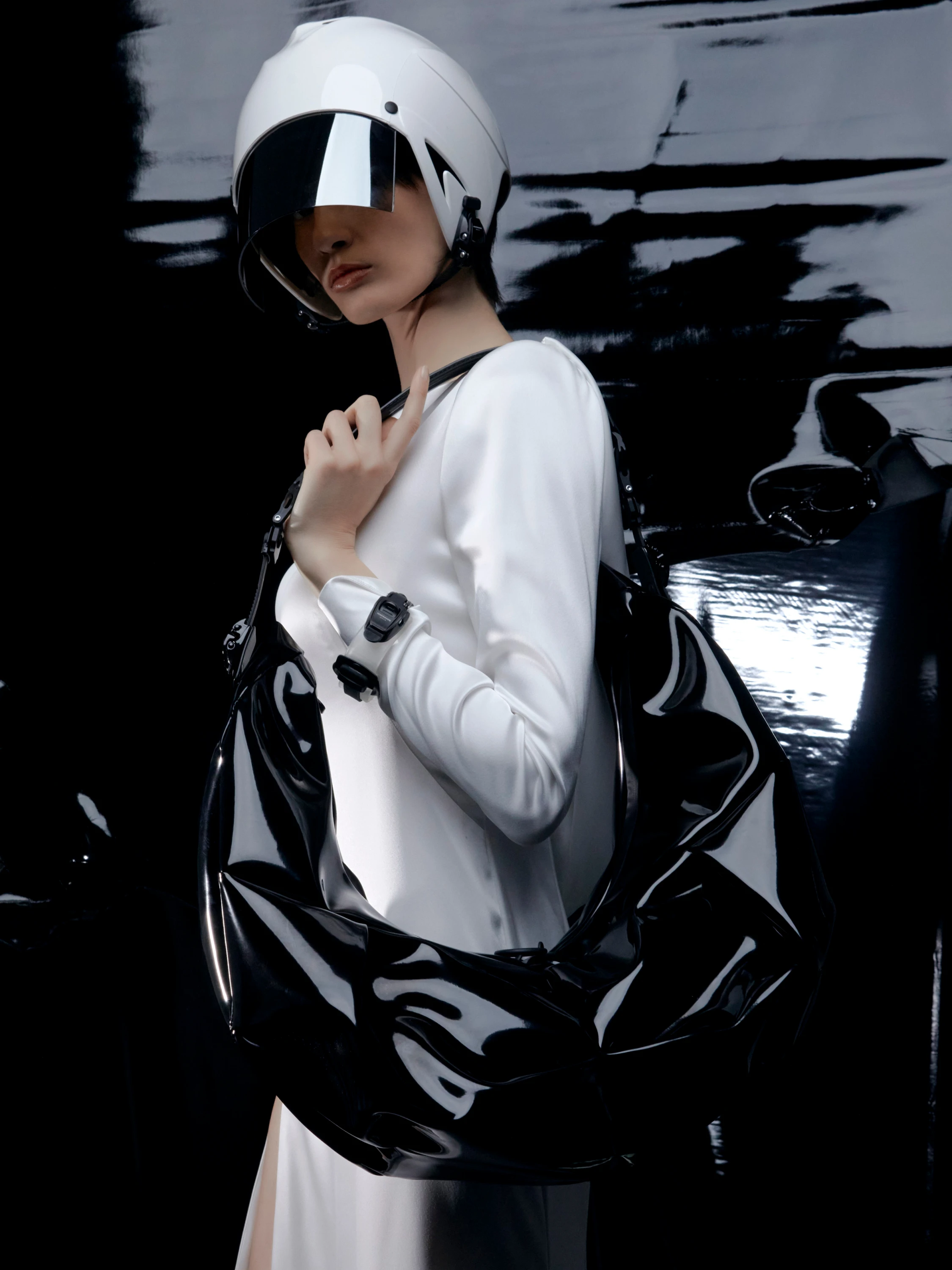 Сумка INNERRAUM Object HM3 Half Moon Shiny 3D Vinyl Black
