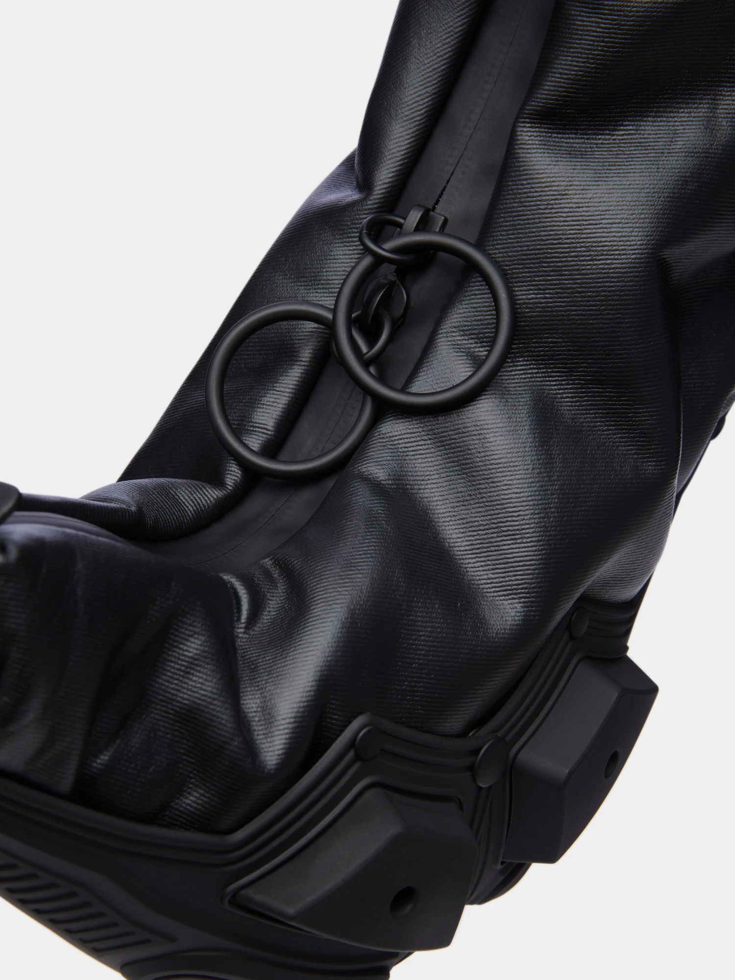 Сумка INNERRAUM Object M02 Small Half Moon Matt Black