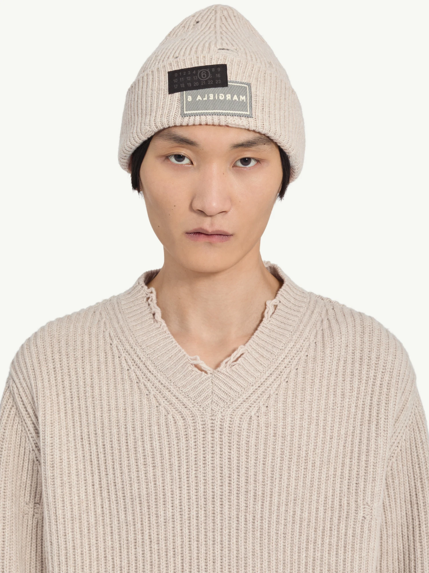 Шапка MM6 Maison Margiela Distressed Beige