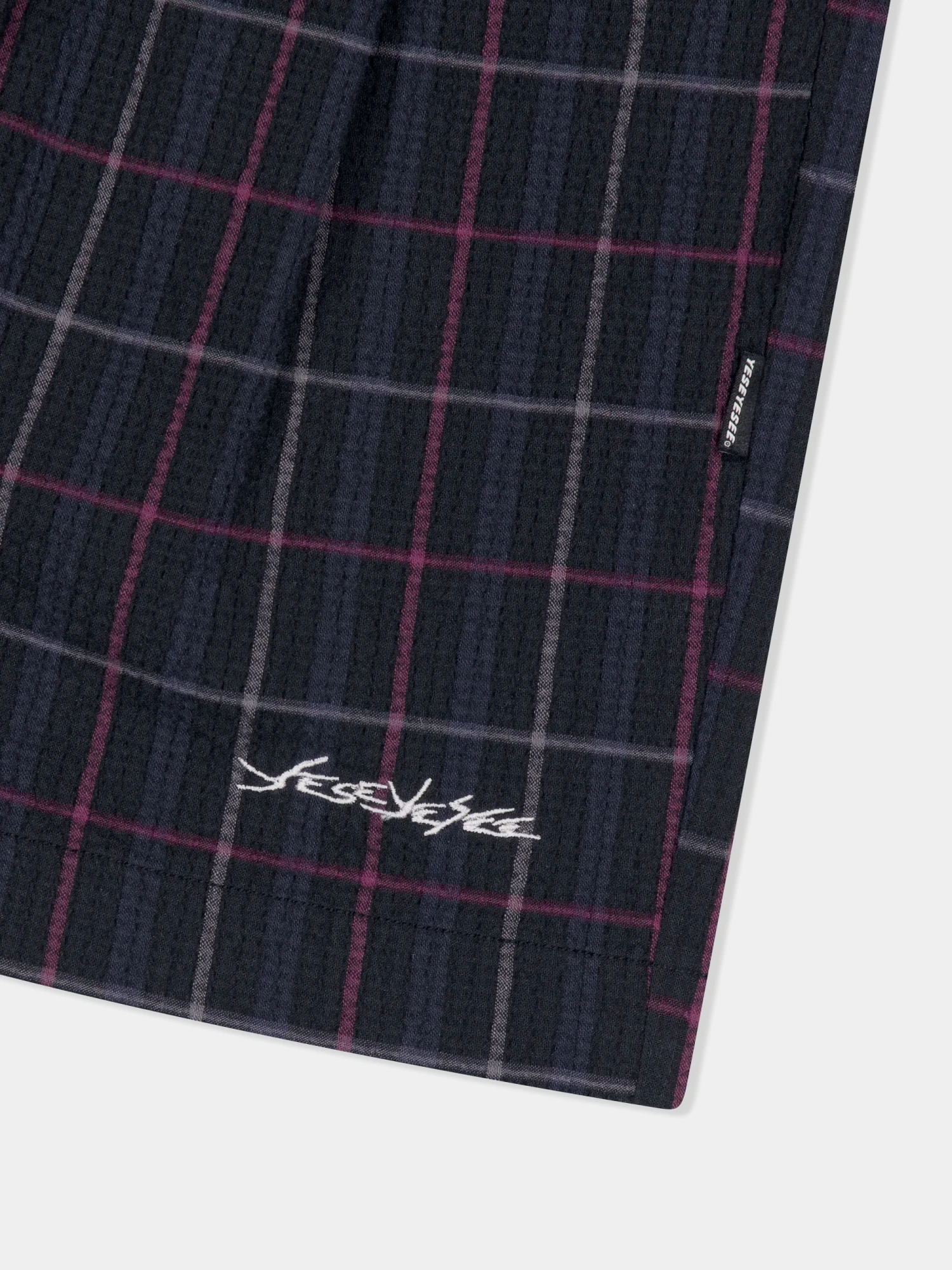 Шорты YESEYESEE Crinkled Fabric Check Black