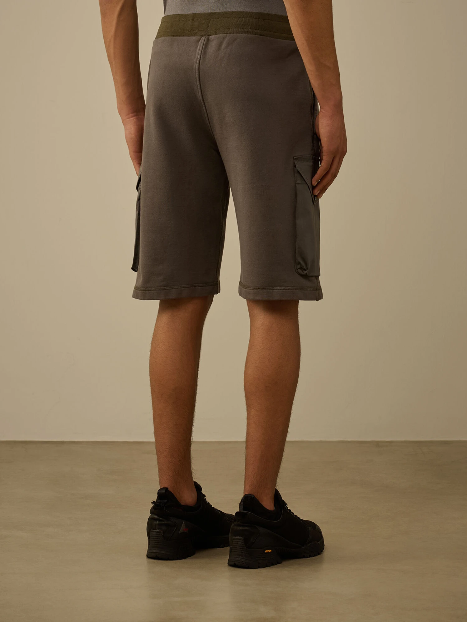Шорты C.P. Company Diagonal Fleece Mixed Cargo Smoked Pearl