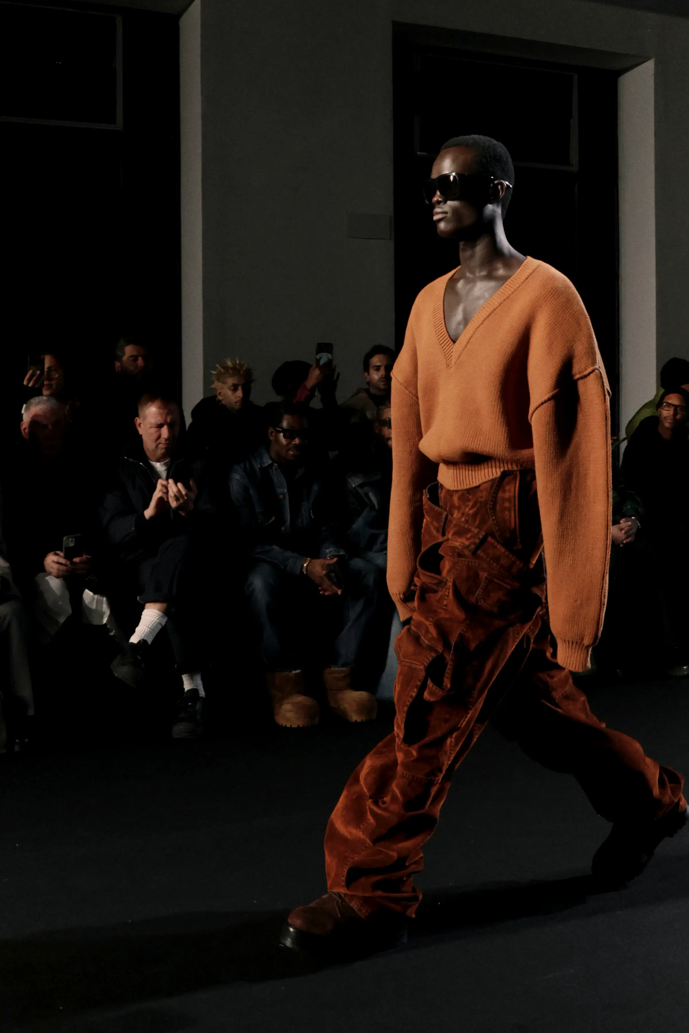 Juun.J FW’25 — новое исследование «уличного пошива» и современной классики