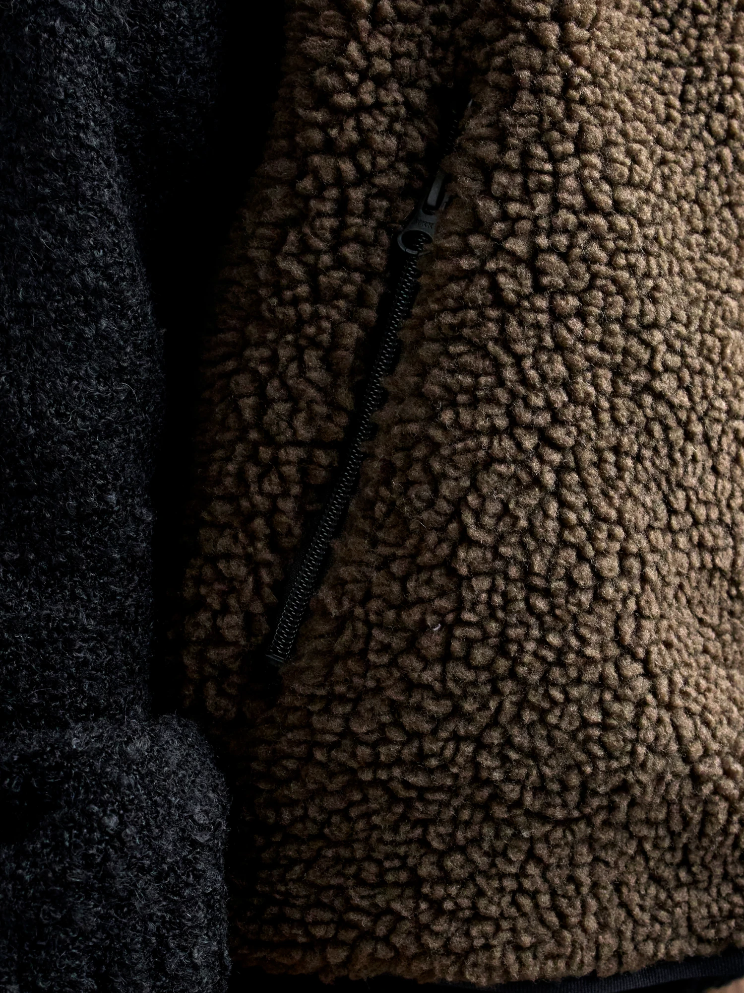 Жилет FrizmWORKS Snug Fleece Dark Brown
