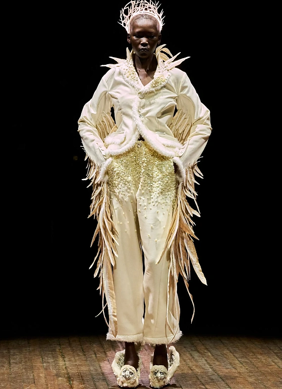 Двадцать лет спустя: всё те же источники вдохновения в юбилейной коллекции Undercover FW’25