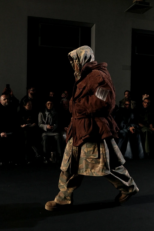 Juun.J FW’25 — новое исследование «уличного пошива» и современной классики