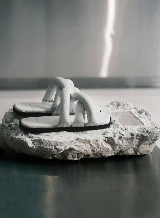 Сланцы YUME YUME Studio Slow EXCLUSIVE Tyre Slide Cracked White