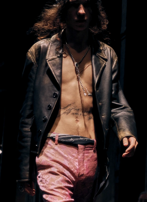 Романтика во мраке: показ Ann Demeulemeester SS’26