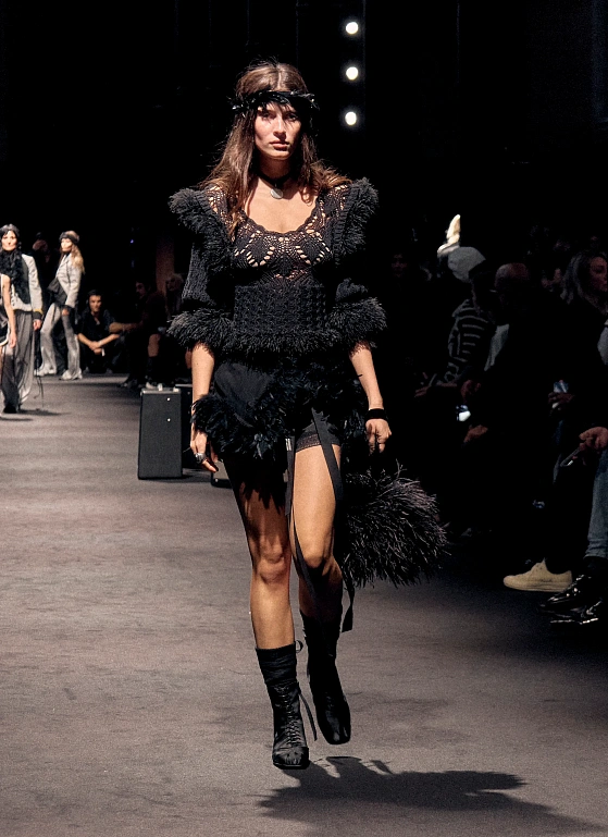 Романтика во мраке: показ Ann Demeulemeester SS’26