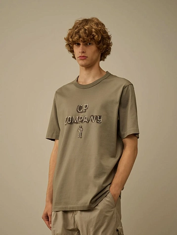 Футболка C.P. Company Mercerized 30/2 Jersey Twisted Logo Fallen Rock
