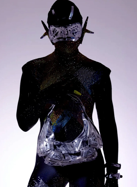 Сумка INNERRAUM Object M02 Small Half Moon Silver Matt Black