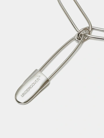 Браслет UNDERCOVER Brass Logo Engraved Pin Charm Silver