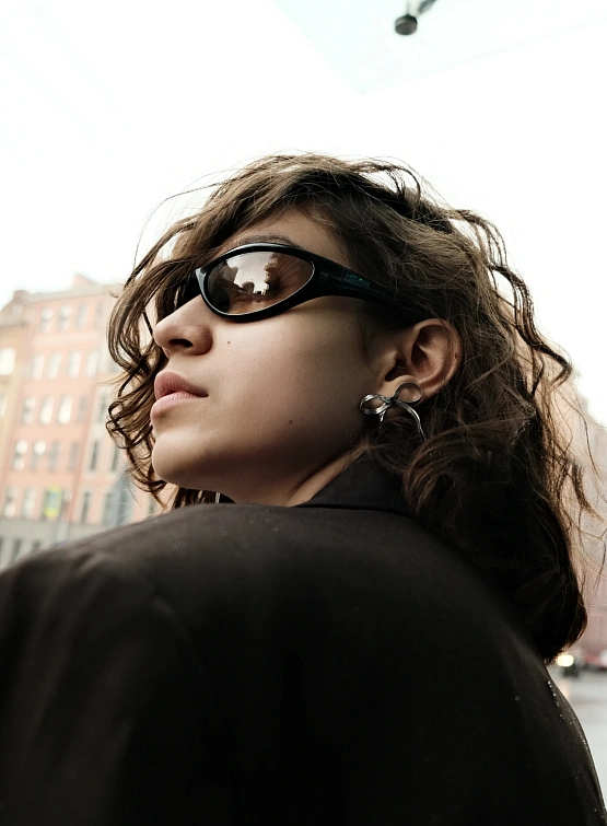 Серьги Ottolinger Laced Bow Earring Silver/Black