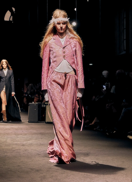 Романтика во мраке: показ Ann Demeulemeester SS’26