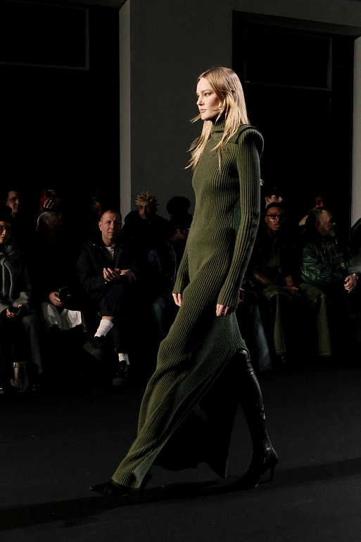 Juun.J FW’25 — новое исследование «уличного пошива» и современной классики