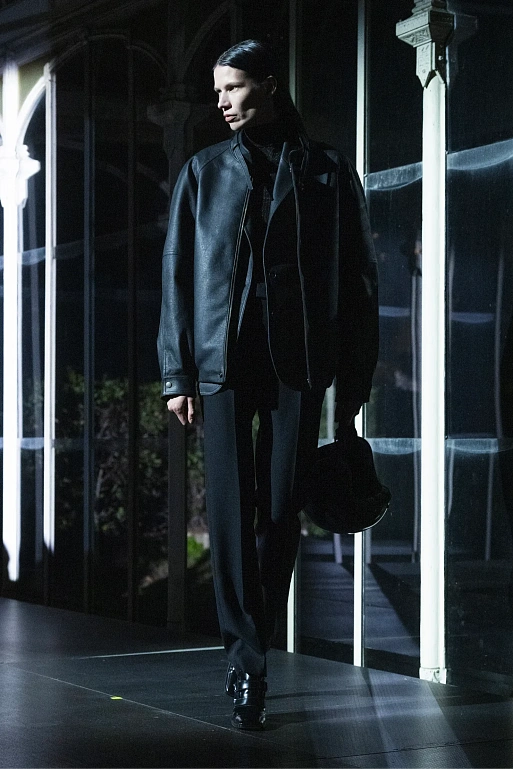 Показ MM6 FW’25 — отсылки к собственному наследию в первой мужской коллекции 