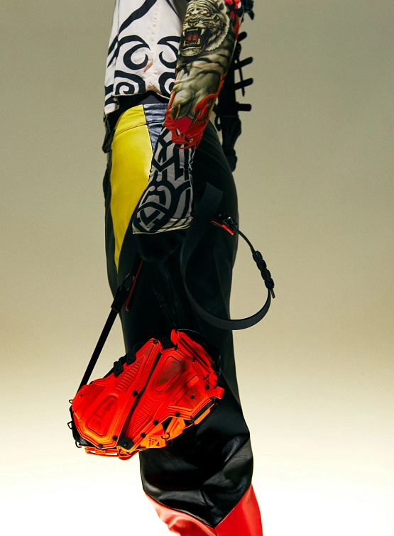 Сумка INNERRAUM Object I02 Clutch / Crossbody Distressed Neon