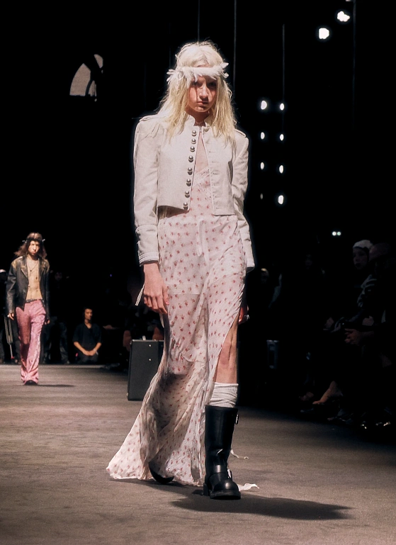 Романтика во мраке: показ Ann Demeulemeester SS’26
