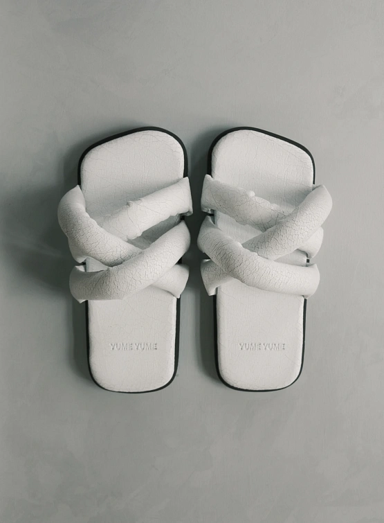 Сланцы YUME YUME Studio Slow EXCLUSIVE Tyre Slide Cracked White