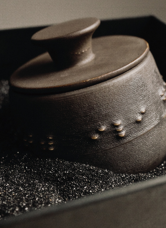 Добро на языке Брайля: Studio Slow x 01001LAB