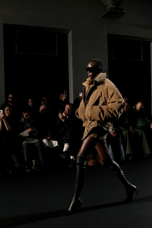 Juun.J FW’25 — новое исследование «уличного пошива» и современной классики