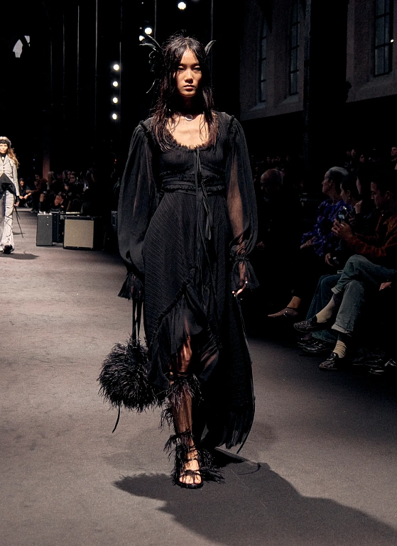 Романтика во мраке: показ Ann Demeulemeester SS’26