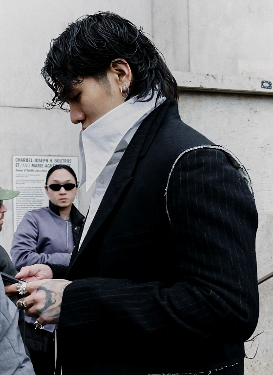 Трибьют корейской моде: стритстайл перед показом Juun.J FW’25