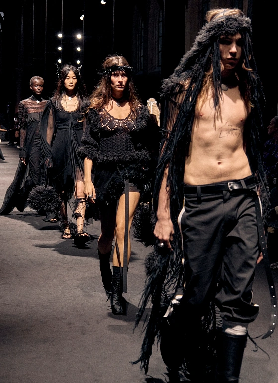 Романтика во мраке: показ Ann Demeulemeester SS’26
