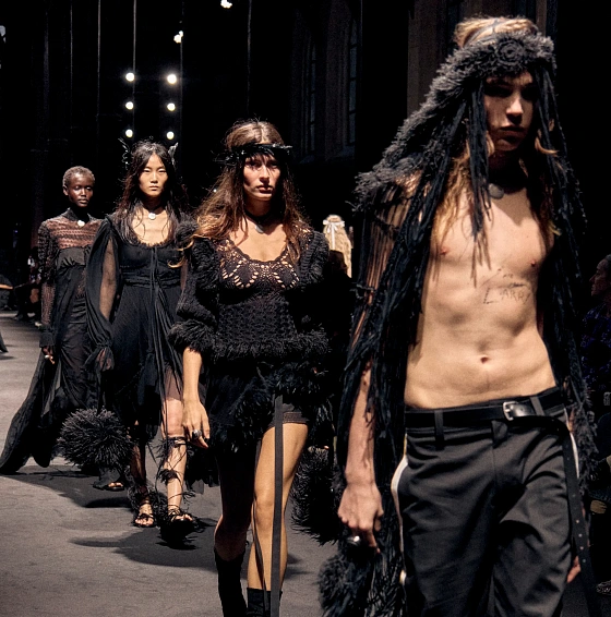 Романтика во мраке: показ Ann Demeulemeester SS’26