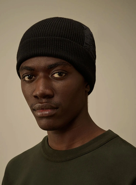 Шапка C.P. Company Extrafine Merino Wool Zip Pocket Black