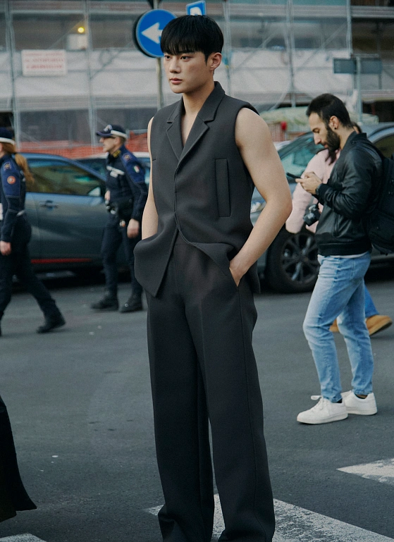 Первые, кто познакомится с обновлённым SUNNEI: гости показа FW’25 в наших кадрах