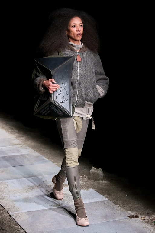 Ночь, зима и морское побережье в Magliano FW’25